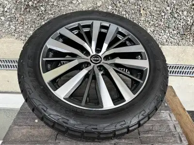 2023 NISSAN PATHFINDER orginal rim 20” with Toyo Open Country A/T snow tire 255/50 R20 109T WITH TPM...