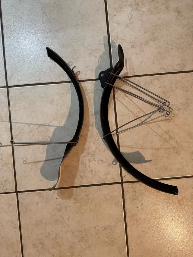 2 gardes boues en titanium 2 pneus 2 tubes le tout est neuf! in Frames & Parts in Laval / North Shore - Image 4