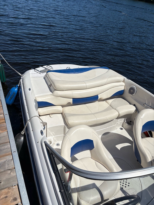 2011, Tahoe QSi Bowrider in Powerboats & Motorboats in Kingston - Image 4
