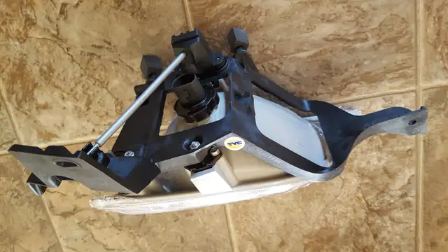 GM Chevrolet Headlight Assembly, NEW in Other in Winnipeg - Image 4