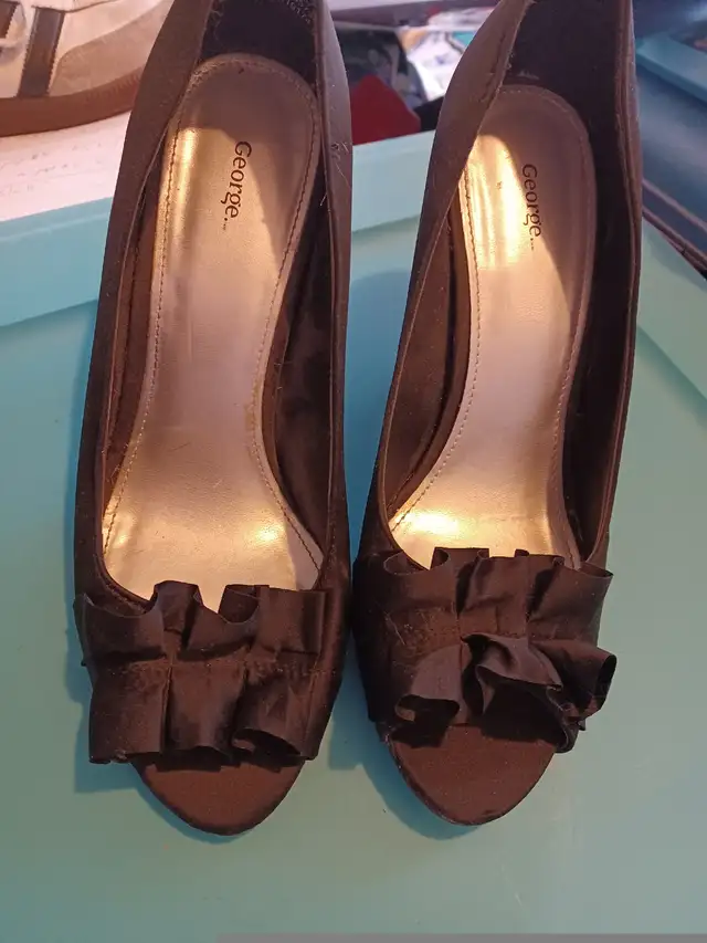 Black open toed high heels in Women's - Shoes in Calgary - Image 4