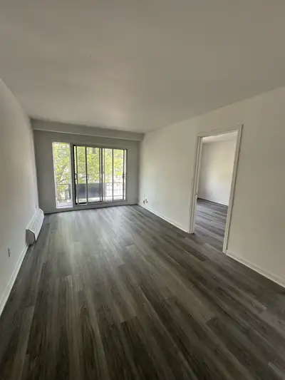 VISITE LIBRE(19 JUIN DE 13H00-15H00)-4 1/2-SAINT-LEONARD-À LOUER