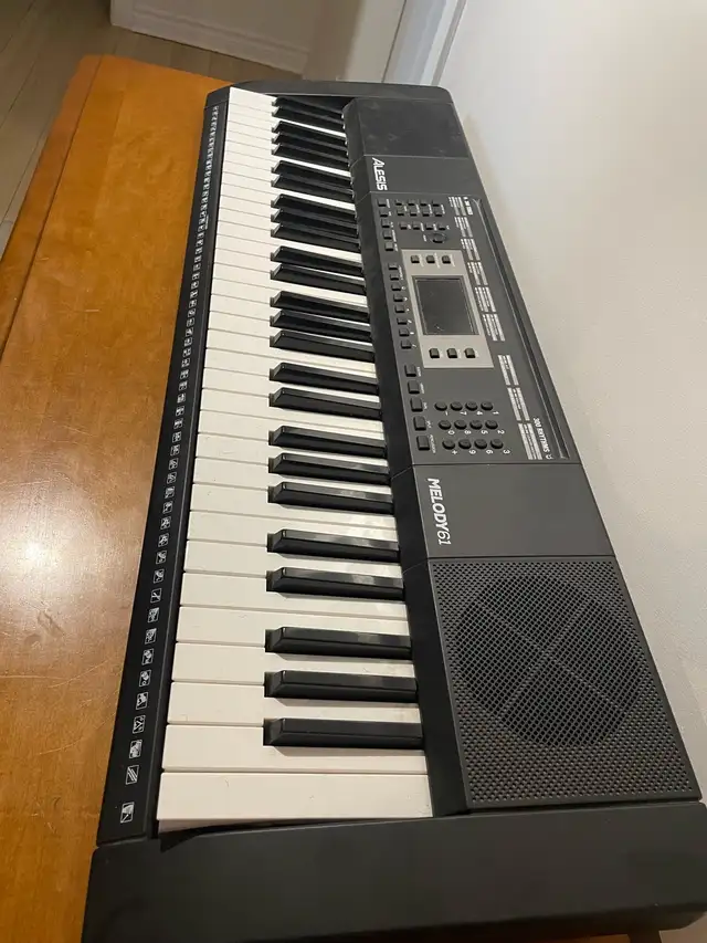 Alesis Melody 61 in Pianos & Keyboards in Laval / North Shore - Image 5