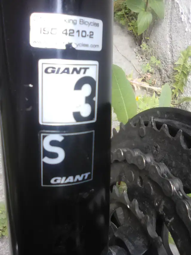 Giant Escape 3 21-Speed Hybrid Road Bike in Cruiser, Commuter & Hybrid in Oshawa / Durham Region - Image 3