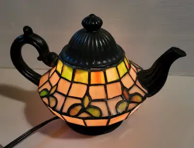 Vintage Rare Tiffany Style Stained Glass Teapot Lamp/ Night Light in excellent working condition
