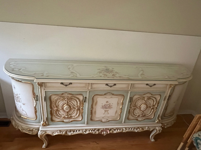 French antique style console in Hutches & Display Cabinets in Markham / York Region - Image 4