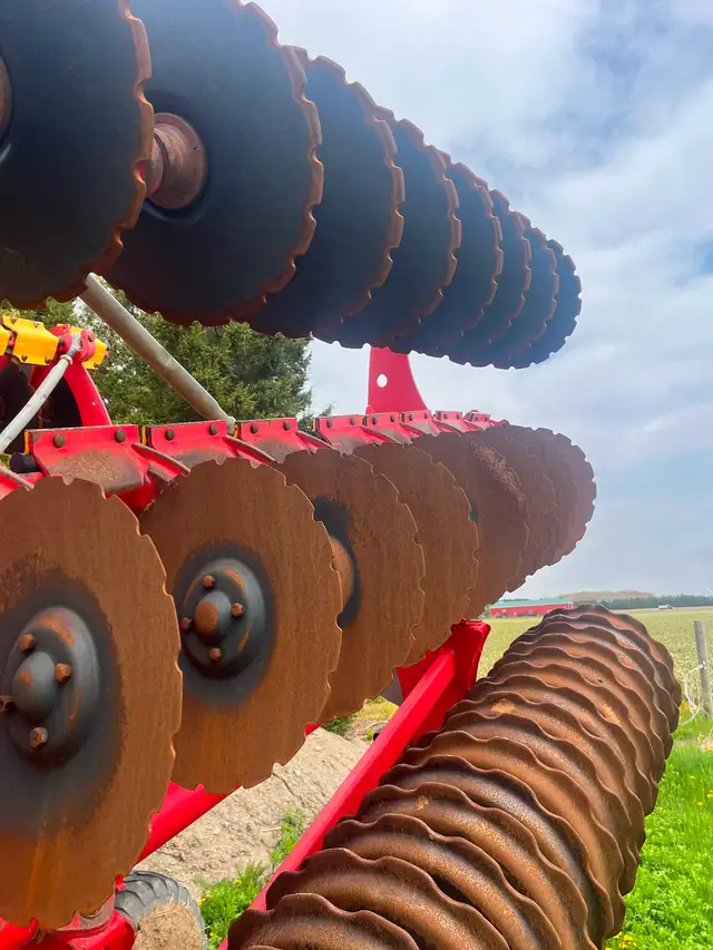 Vaderstad Highspeed Disc in Farming Equipment in Chatham-Kent - Image 6