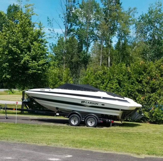 2005 LXI-208 Larson Bowrider & EZ Loader Trailer in Powerboats & Motorboats in Oshawa / Durham Region - Image 3