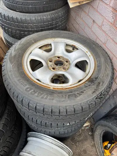 Selling a SET OF 4 Original OEM 16 Inch Honda Steel Rims, with 215/70/R16 Yokohama IceGuard Winter T...