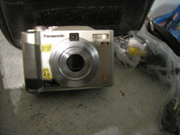 CAMERA  LUMIX avec lentille Leica.