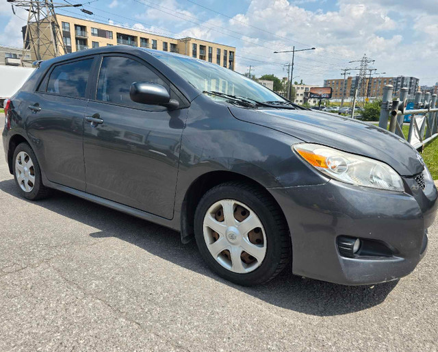 Toyota Matrix 2010 a vendre dans Autos et camions  à Ville de Montréal - Image 2