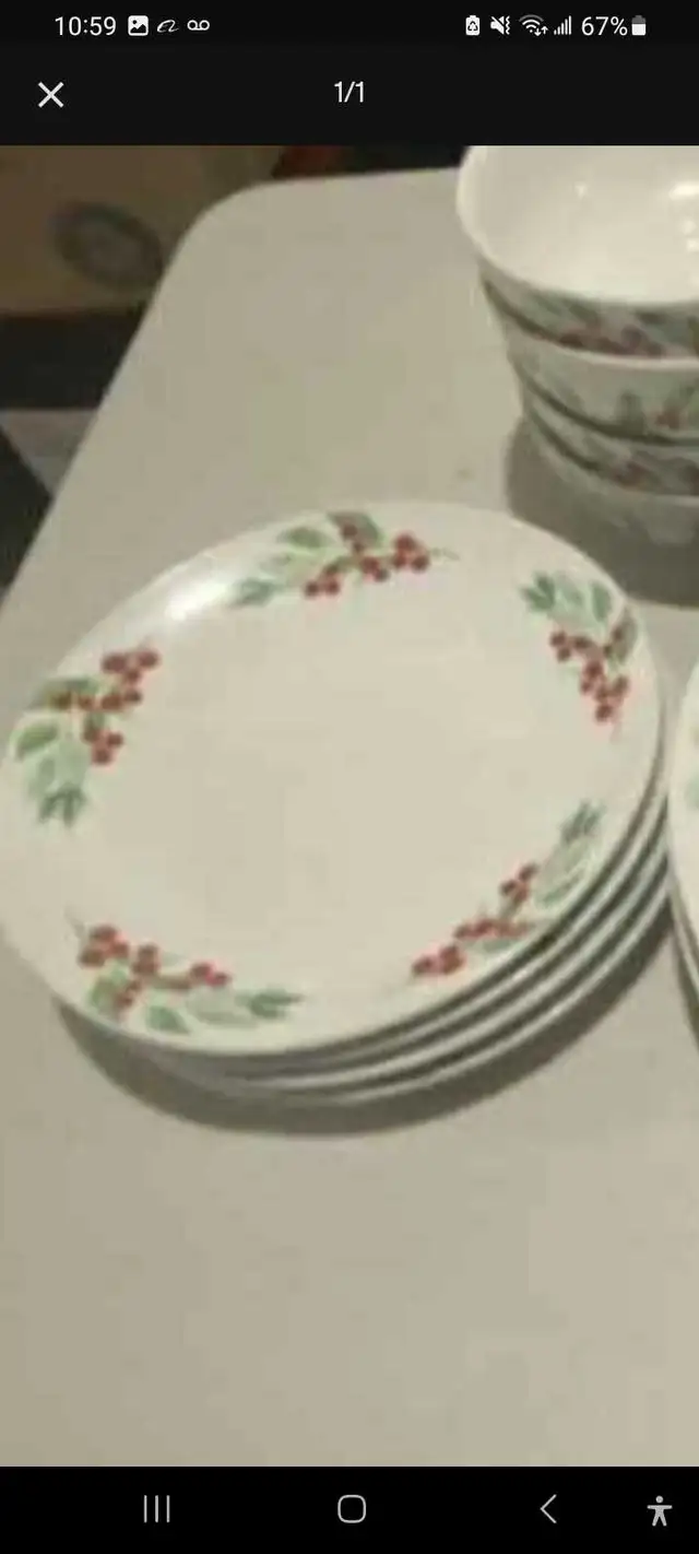 Holiday Holly Dinnerware Set in Kitchen & Dining Wares in Brantford - Image 3