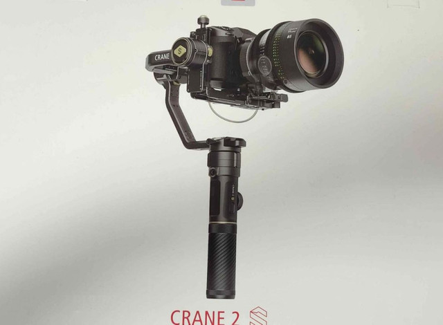 Stabilisateur de caméra Zhiyun Crane 2S Pro dans Appareils photo et caméras  à Granby - Image 2