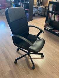 Chaise de bureau noire IKEA