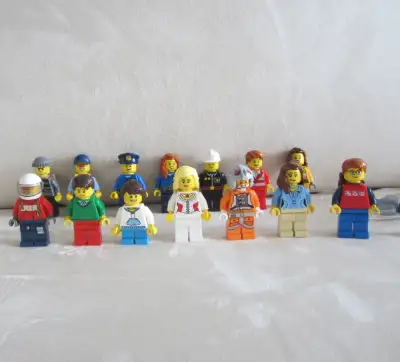 Looking for misc figures to add your play sets? FRONT ROW: cty0323 Fire - Pilot Male $2 hol023 Green...