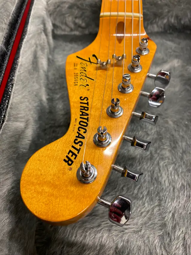 Fender 1982 Stratocaster hardtail electric guitar $3500 in Guitars in Kitchener / Waterloo - Image 3