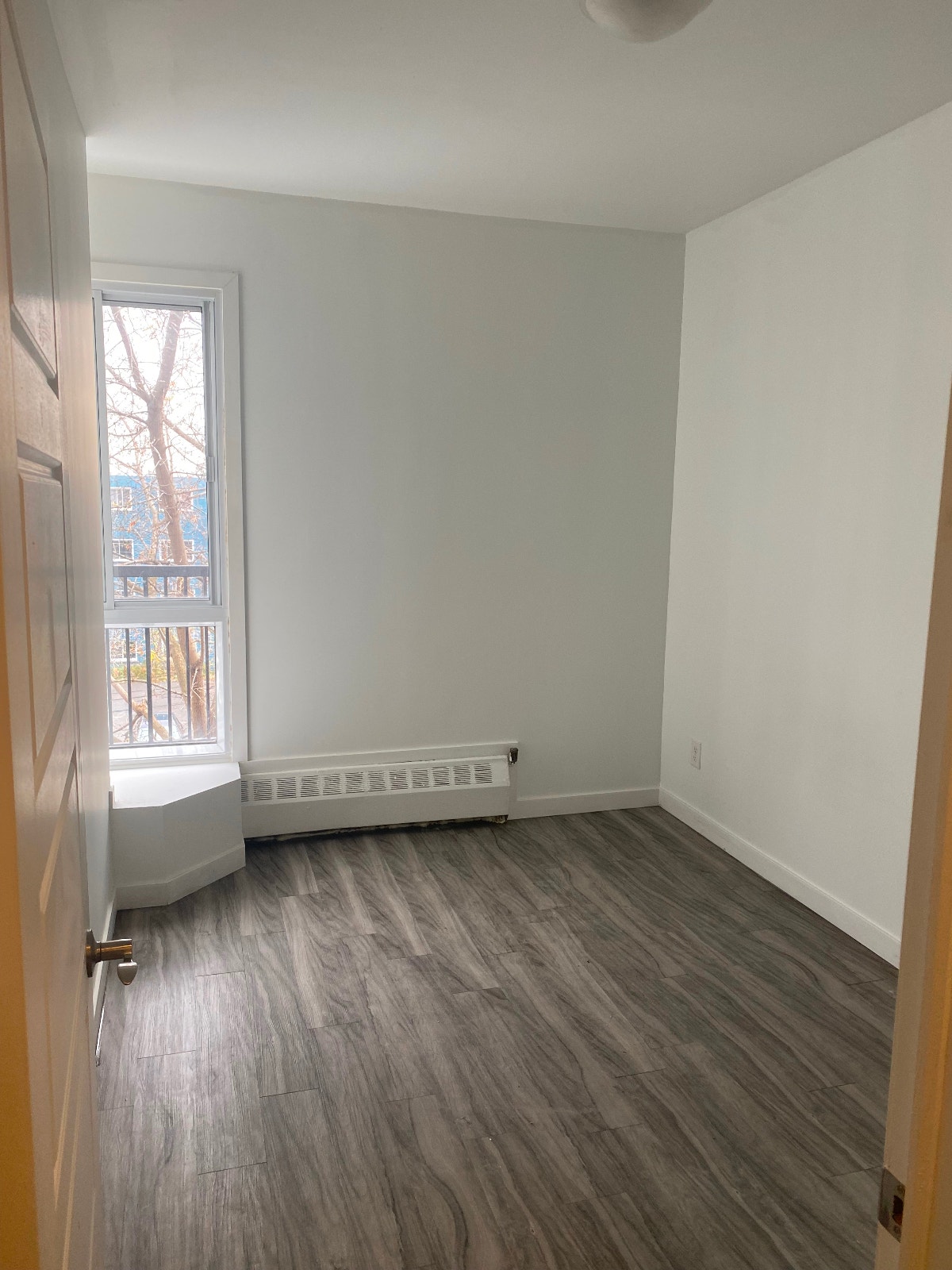 3.5 renovated for rent Balcony, wifi & dishwasher included — photo 2