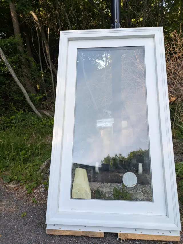 White Fixed Vinyl Window in Windows, Doors & Trim in Saint John - Image 3