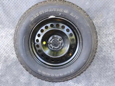 UN Pneu Firestone Destination A/T en bon état (semelle à 13/32 po) & jante (T17x7J) ayant un motif d...