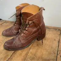 90s combat style leather lace up boots  (femme)