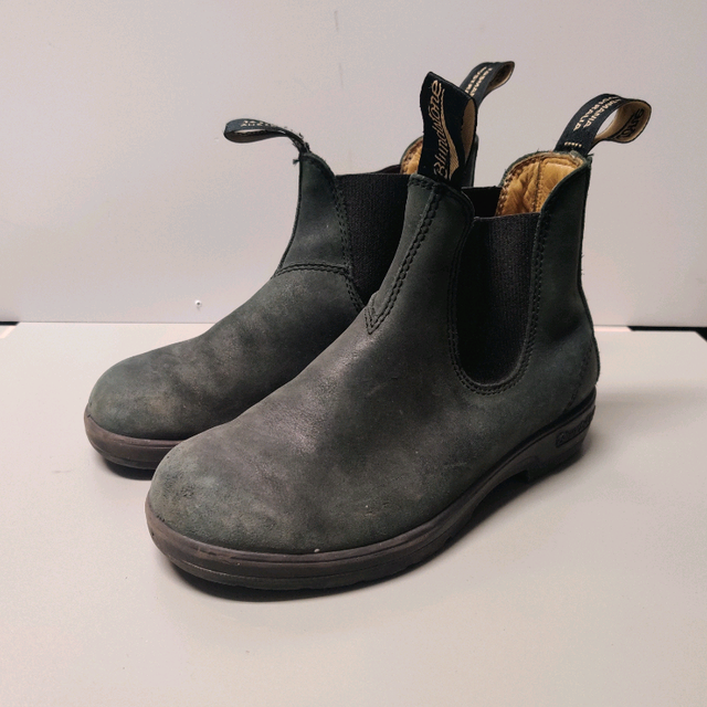 Blundstone 500 Boot Rustic Black  ⎮ Womens 6.5 US in Women's - Shoes in City of Toronto - Image 2