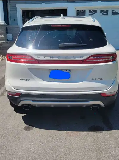 2015 MKC AWD 2.0L 4 Cylinder Very clean in and out daily drive Non smoke or pets No accident 225km