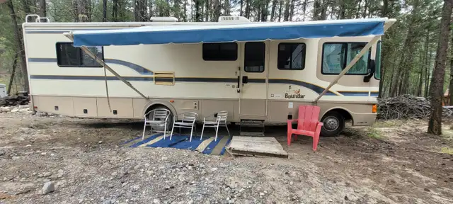 1997 Fleetwood Bounder 32H Motorhome in RVs & Motorhomes in Cranbrook - Image 3