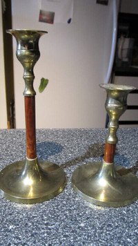 Set of 2 vintage brass candlesticks holders.