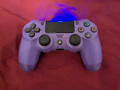 The D-pad, circular buttons, back buttons and triggers are all using extremerate clicky buttons kit,...