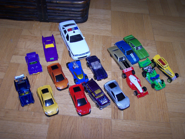 17 ASSORTED die cast cars in Arts & Collectibles in Markham / York Region