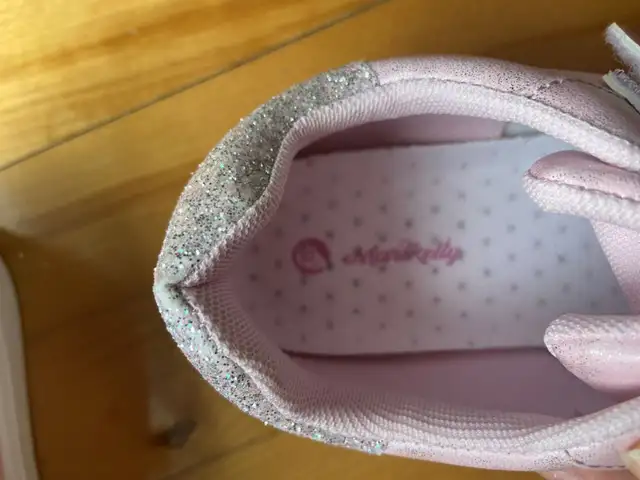 Souliers espadrilles pour filles Neuf Girls New Shoes NEW in Kids & Youth in City of Montréal - Image 3