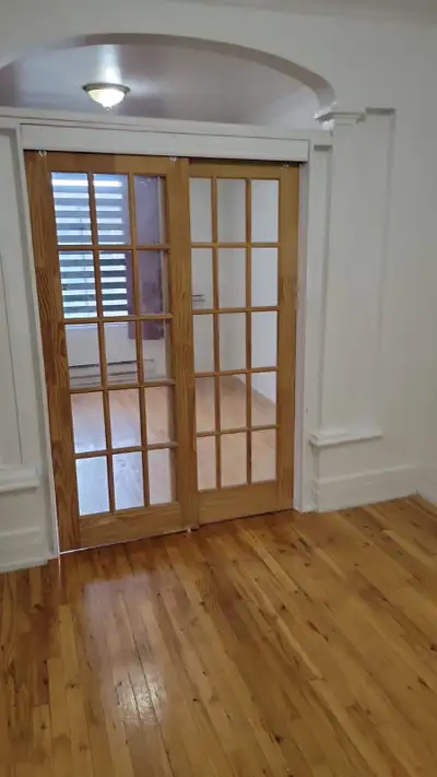Chambre à louer dans un 5 1/2 à Verdun - Montréal, immeuble proche des services, métro, écoles, parc...