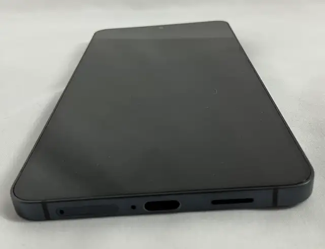 Samsung S25 Edge-512GB-W/ Charger (55159) in Cell Phones in North Bay - Image 5