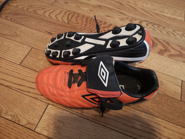 Youth soccer shoes with shin guard in Soccer in Calgary - Image 3