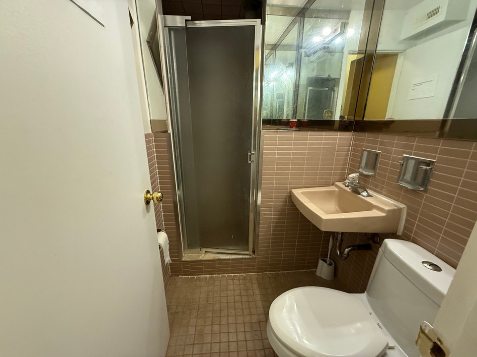 Spacious Pleasantview Community Semi-Basement - Move-In Ready 2