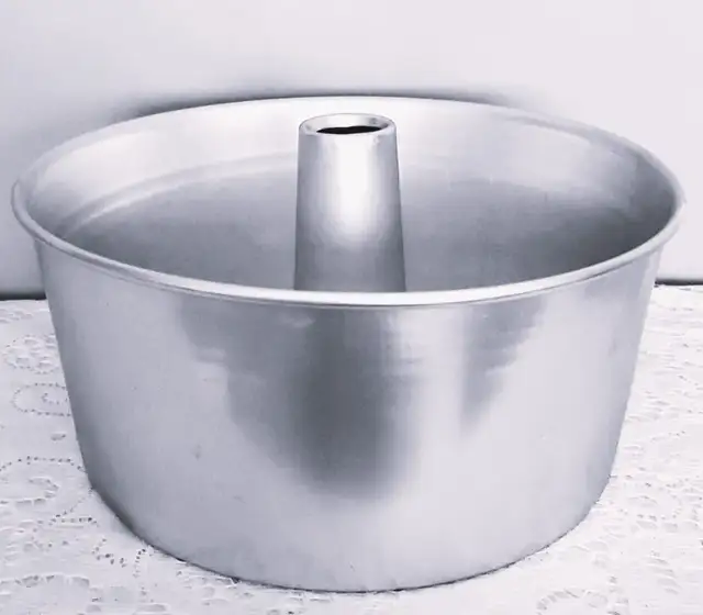 STAINLESS STEEL ANGEL FOOD CAKE PAN in Kitchen & Dining Wares in Calgary - Image 2