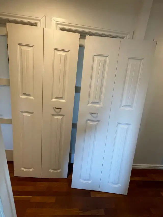 porte de garde-robe pliante (1 seule restante) in Windows, Doors & Trim in City of Montréal - Image 3