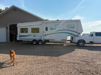 Great fifth wheel in good shape. Lots of storage. Two nice slides the couch and the kitchen table an...