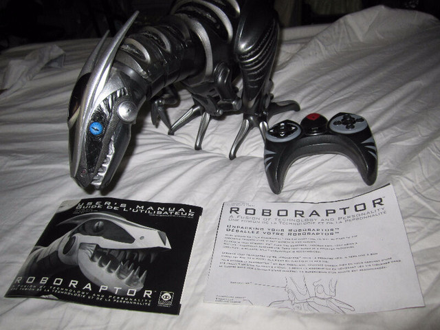 ROBORAPTOR ROBOTIC DINOSAUR WITH REMOTE & USER GUIDE in Arts & Collectibles in Barrie