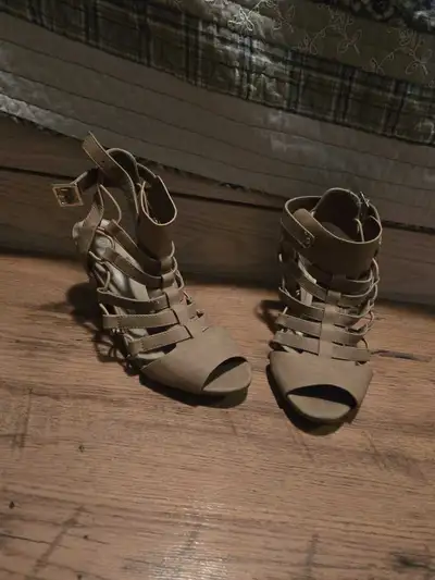 talon haut, View more