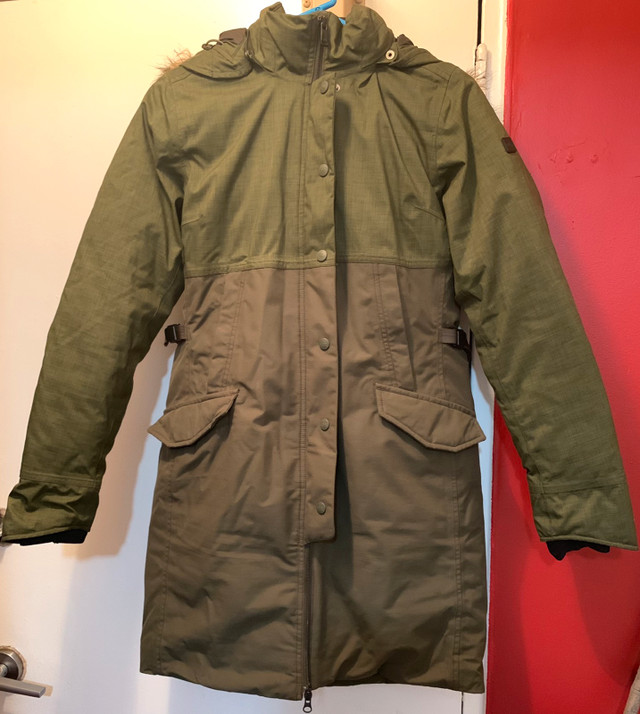 green NORTH FACE jacket (women’s size small) in Women's - Tops & Outerwear in City of Toronto - Image 2