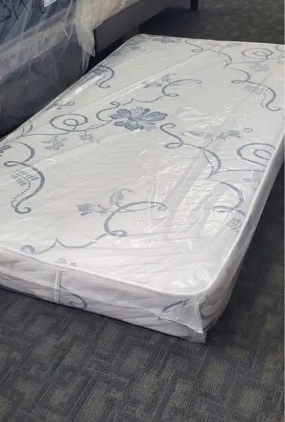 Matelas double à vendre neuf, View more