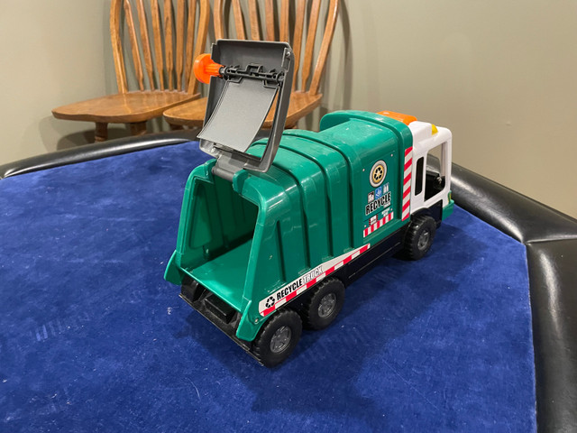 Toy Garbage Truck  in Toys & Games in Kingston - Image 2