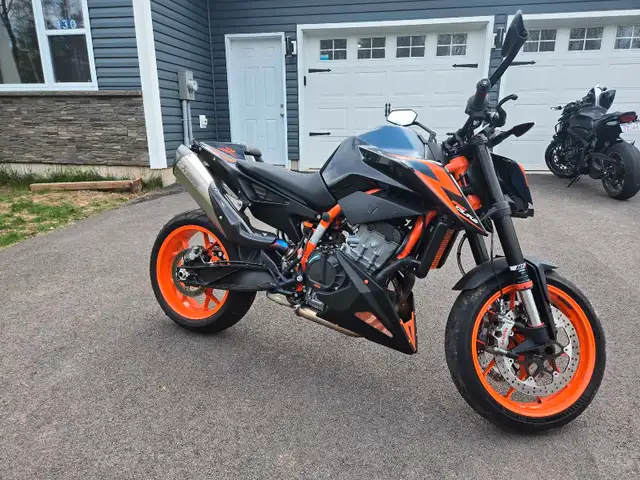 2022 KTM 890 duke R in Street, Cruisers & Choppers in Moncton - Image 2