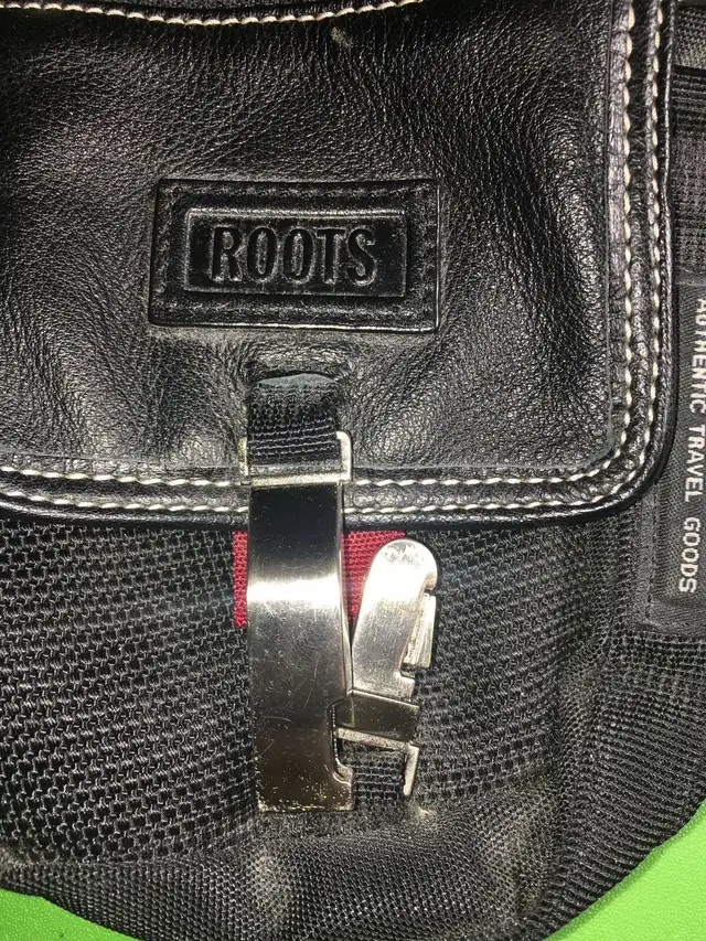 Roots - Mini Travel Purse and Leather wallet in Women's - Bags & Wallets in Mississauga / Peel Region - Image 3