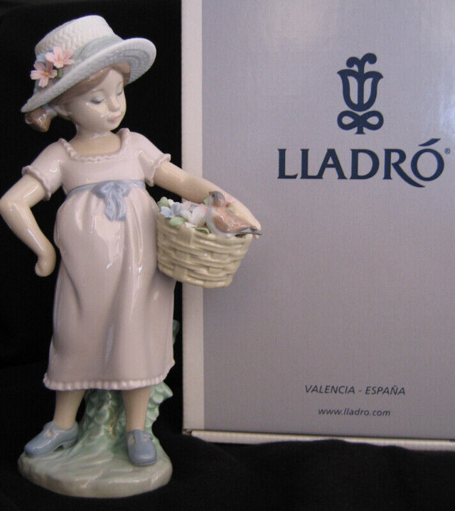 LLADRO "YOU'RE SO CUTE" FIGURINE NEW IN BOX, SPAIN in Arts & Collectibles in Hamilton - Image 2