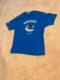 Vancouver Canucks T-Shirts Size L