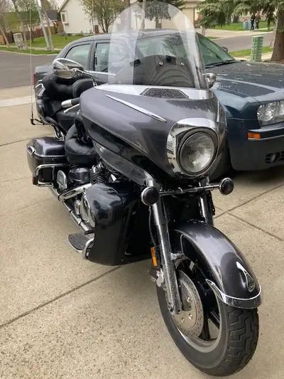 2013 Yamaha Royal Star new battery back tire fuel pump alternator and wheel bearings fully loaded $4...