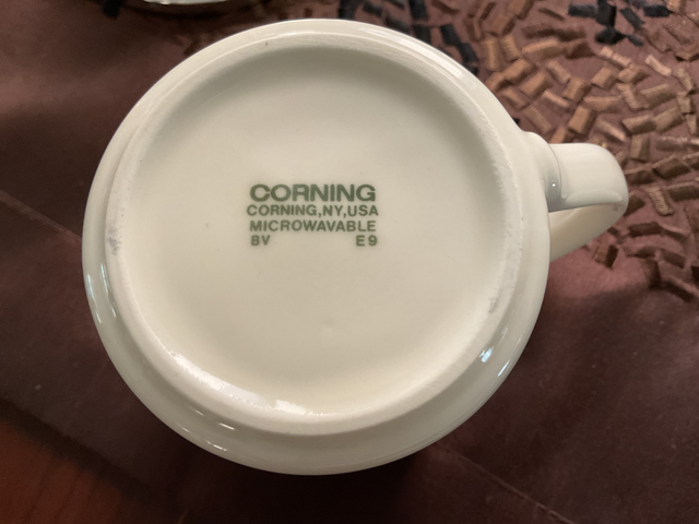 15PC CORELLE CORNING FIRST OF SPRING DINNERWARE SET in Kitchen & Dining Wares in Oakville / Halton Region - Image 3