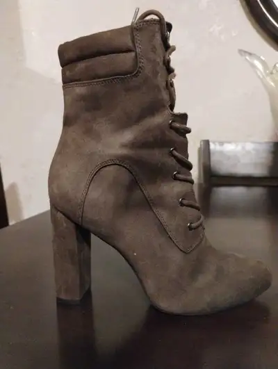 Cute woman's high heel boots   size 8, View more